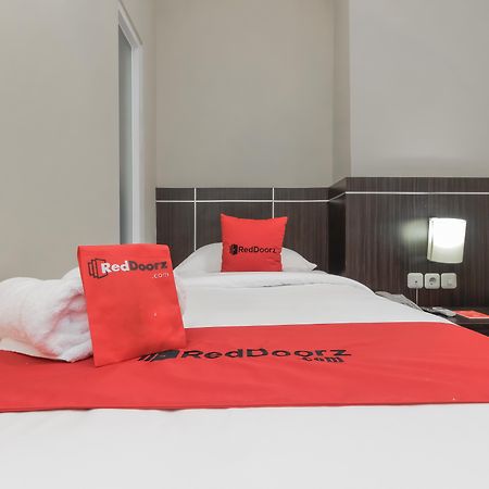 Reddoorz Plus @ Thamrin Джакарта Екстер'єр фото