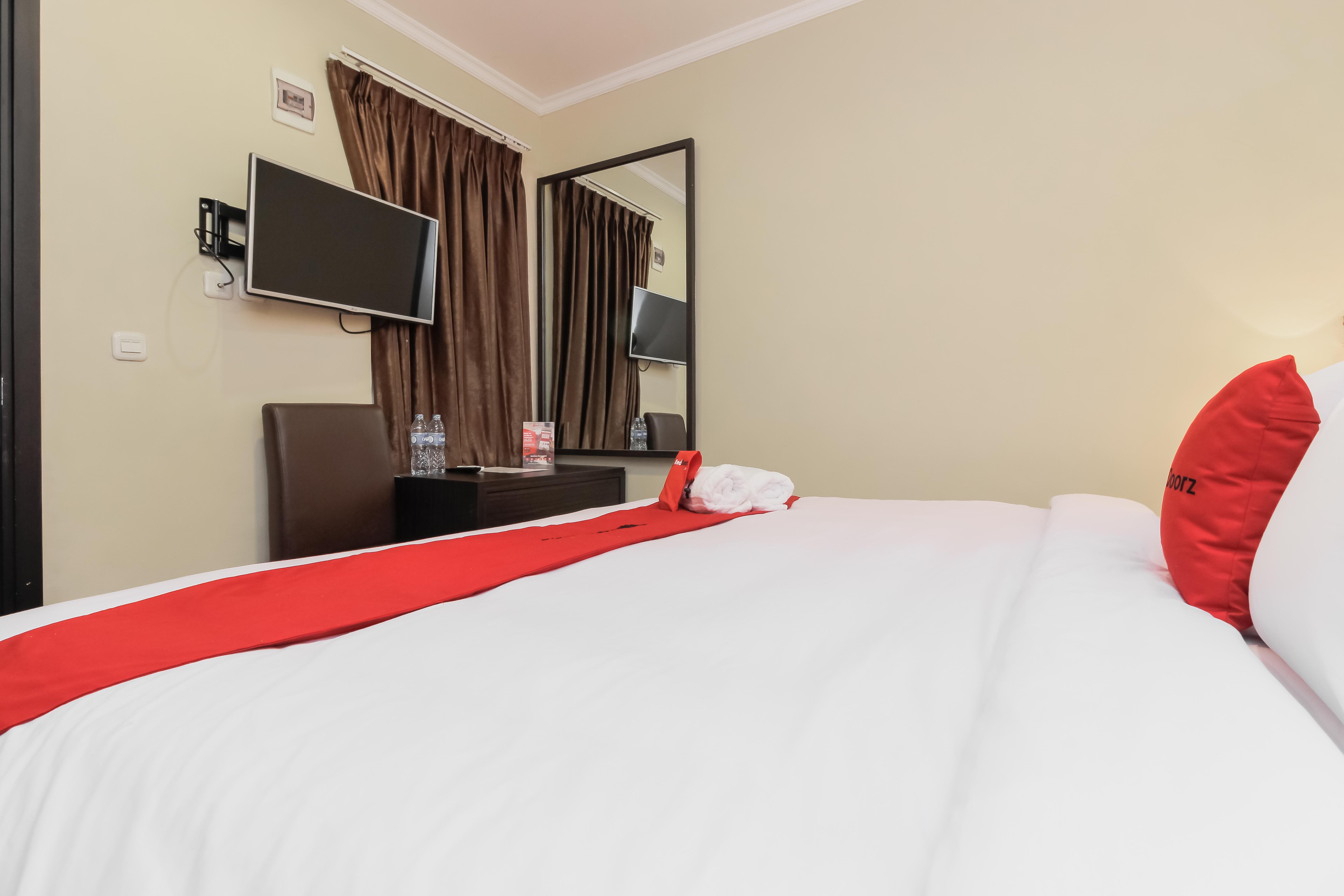 Reddoorz Plus @ Thamrin Джакарта Екстер'єр фото
