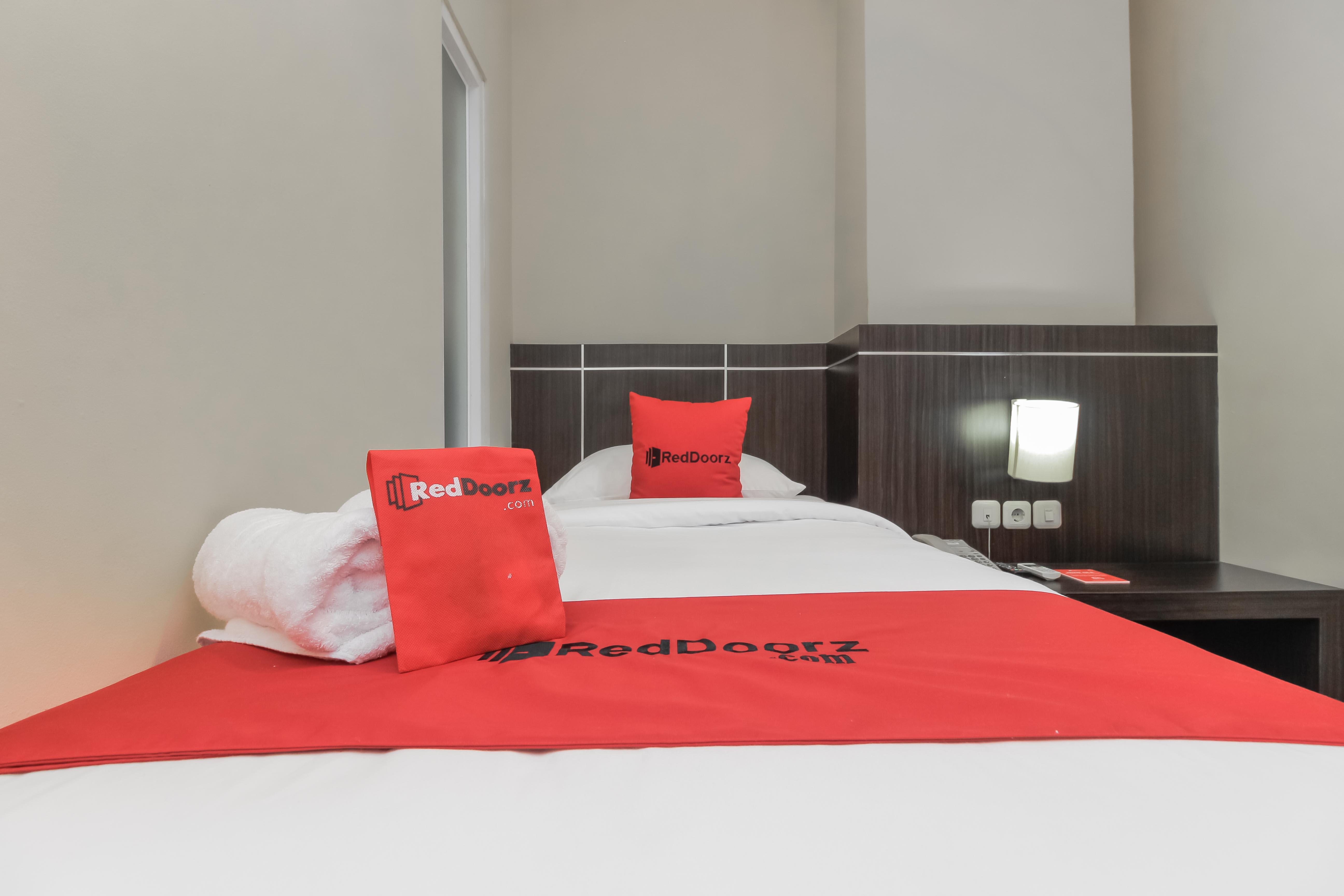 Reddoorz Plus @ Thamrin Джакарта Екстер'єр фото