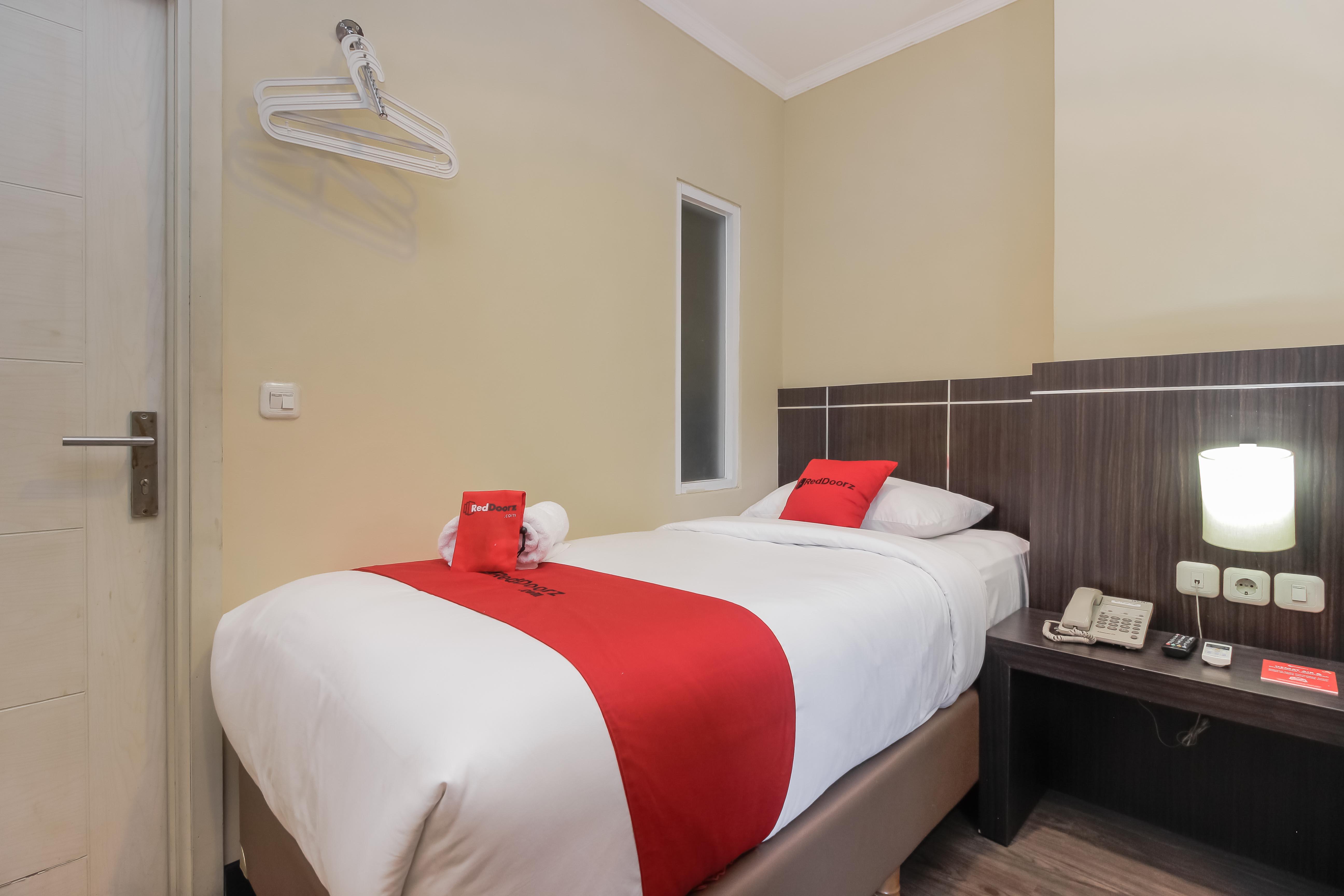 Reddoorz Plus @ Thamrin Джакарта Екстер'єр фото