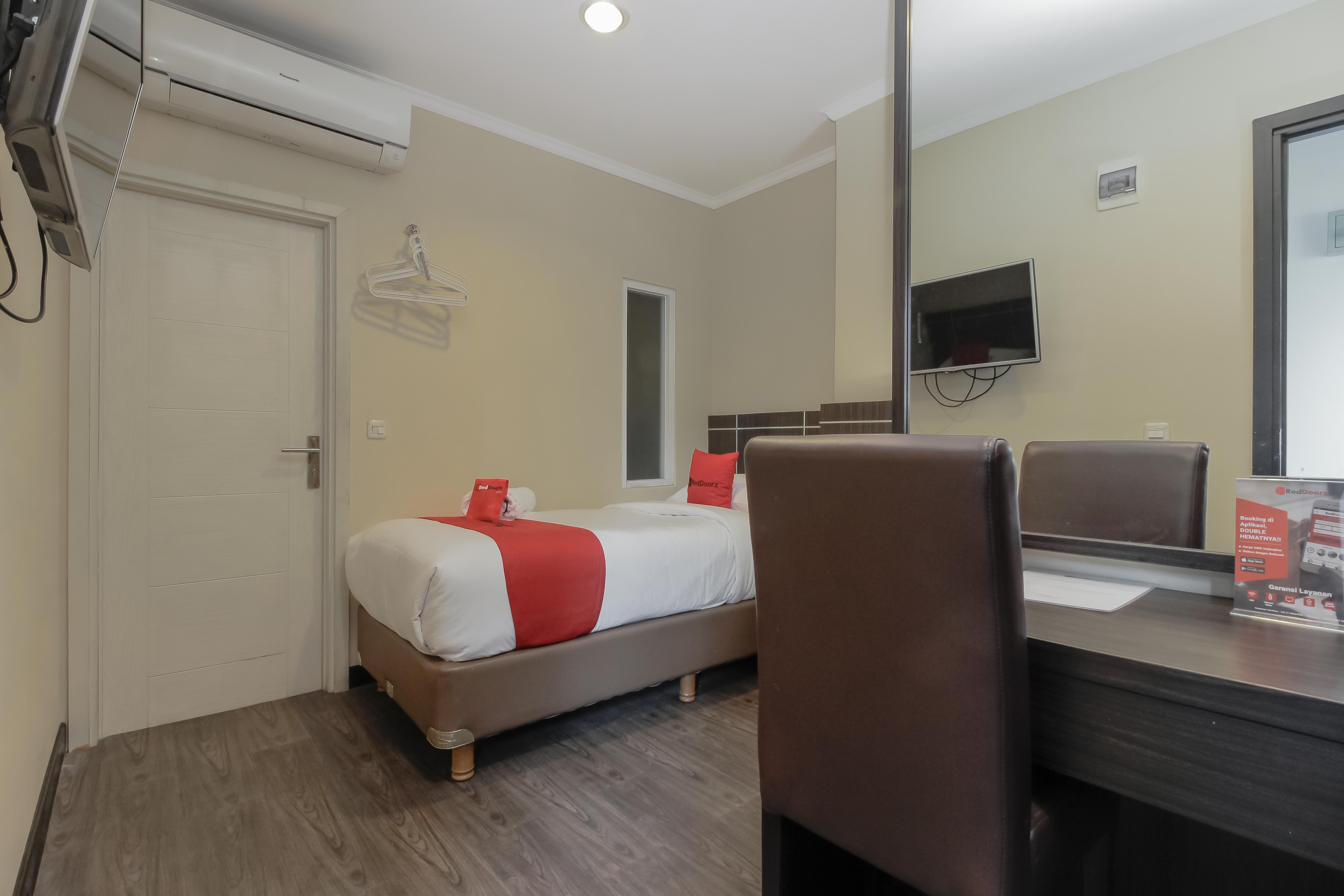 Reddoorz Plus @ Thamrin Джакарта Екстер'єр фото