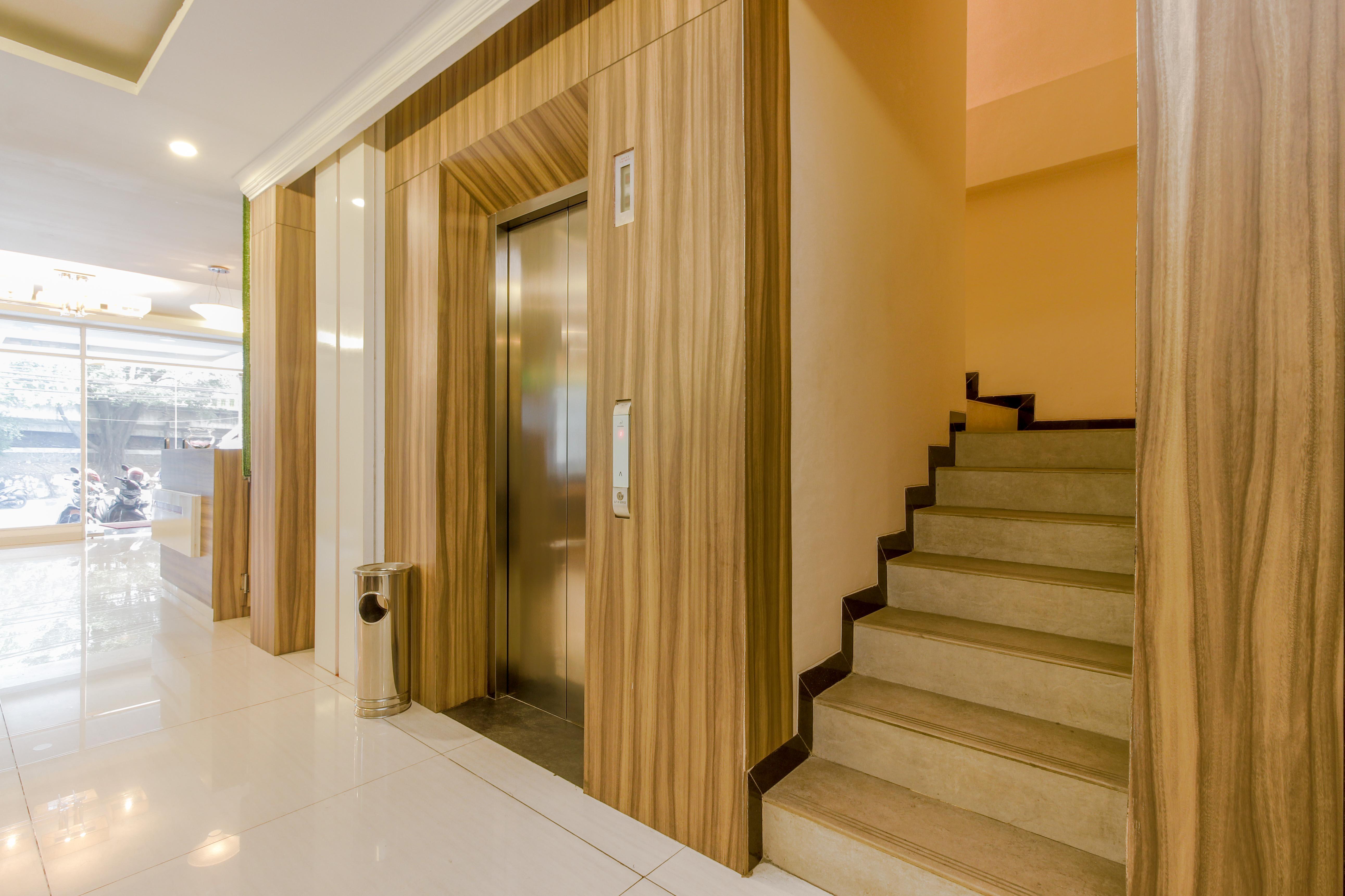 Reddoorz Plus @ Thamrin Джакарта Екстер'єр фото