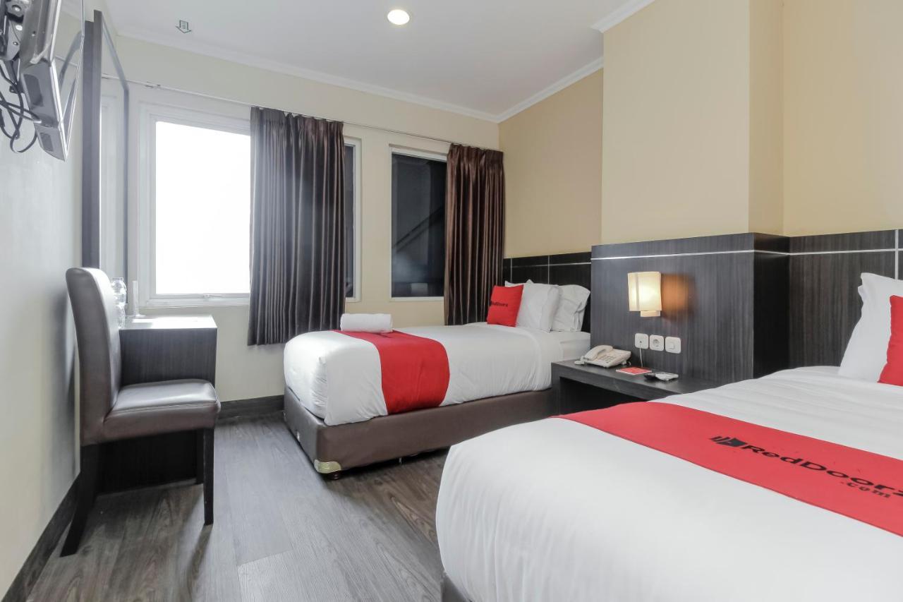 Reddoorz Plus @ Thamrin Джакарта Екстер'єр фото