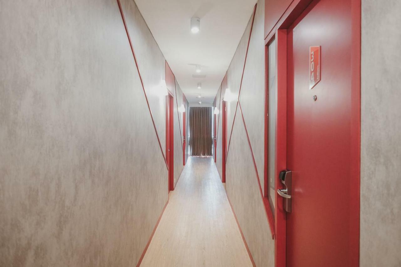 Reddoorz Plus @ Thamrin Джакарта Екстер'єр фото