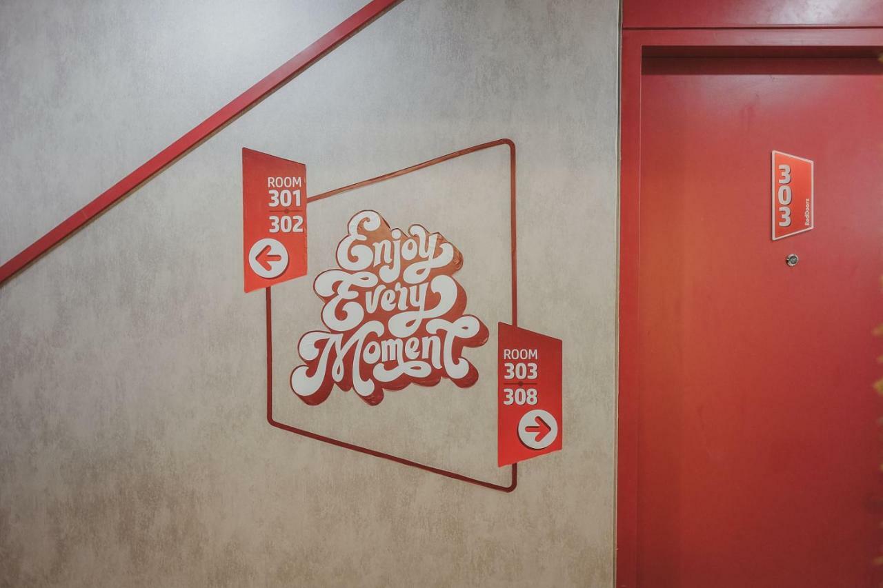 Reddoorz Plus @ Thamrin Джакарта Екстер'єр фото