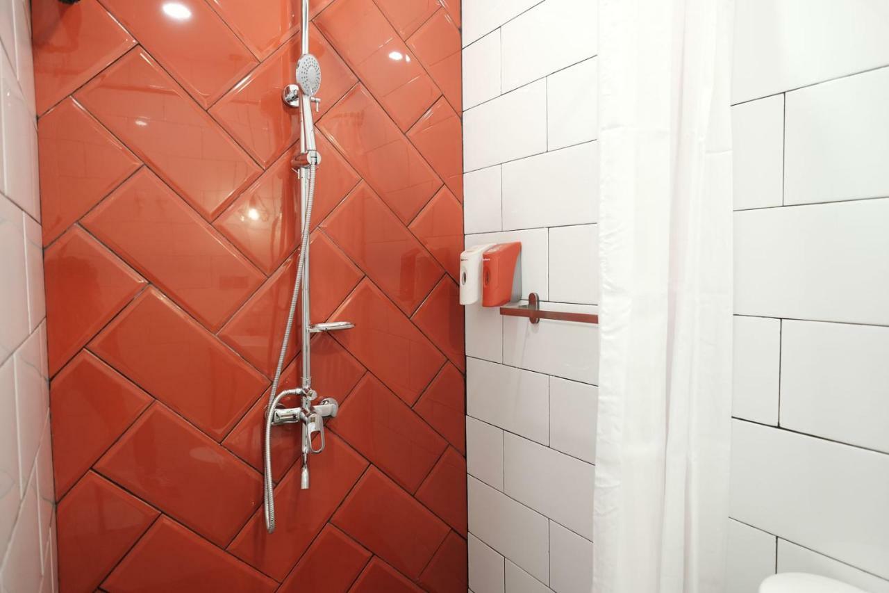 Reddoorz Plus @ Thamrin Джакарта Екстер'єр фото