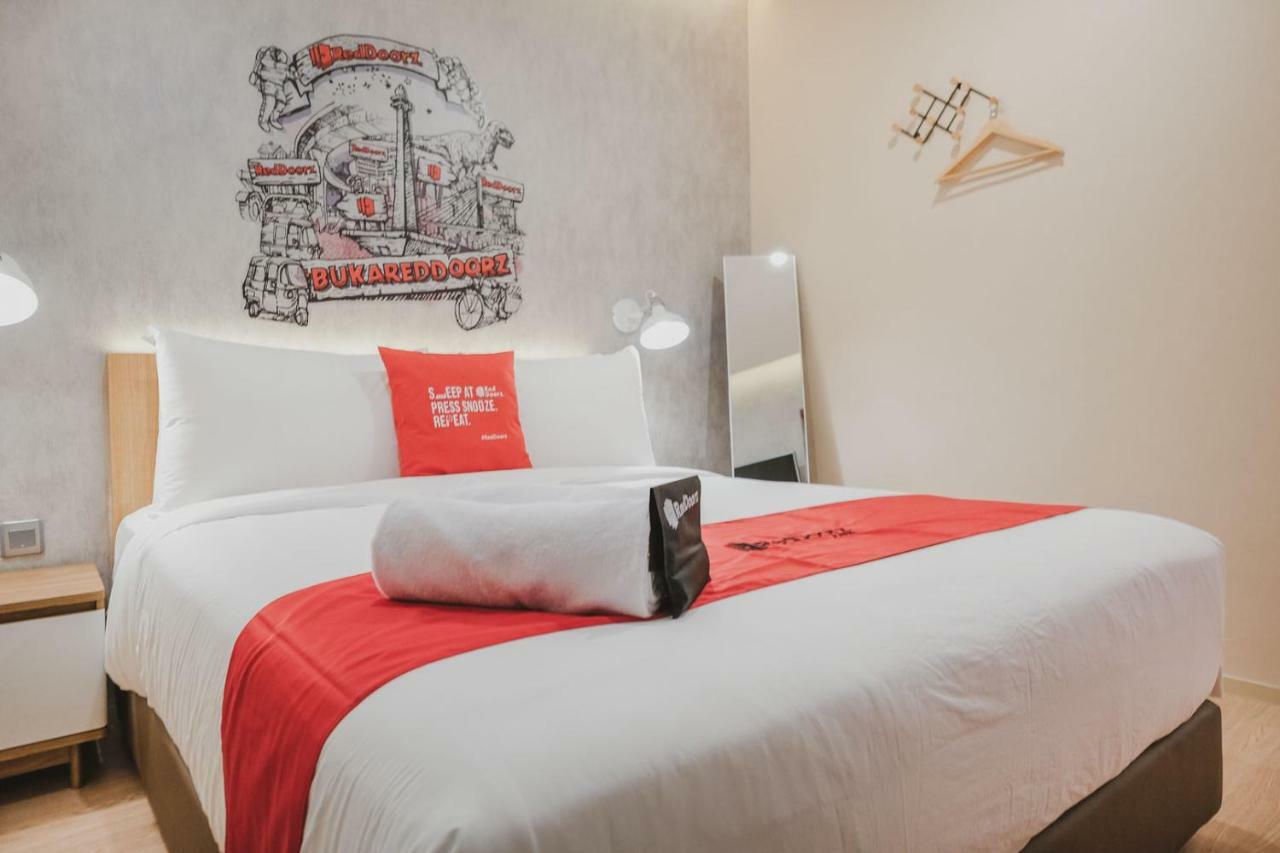 Reddoorz Plus @ Thamrin Джакарта Екстер'єр фото