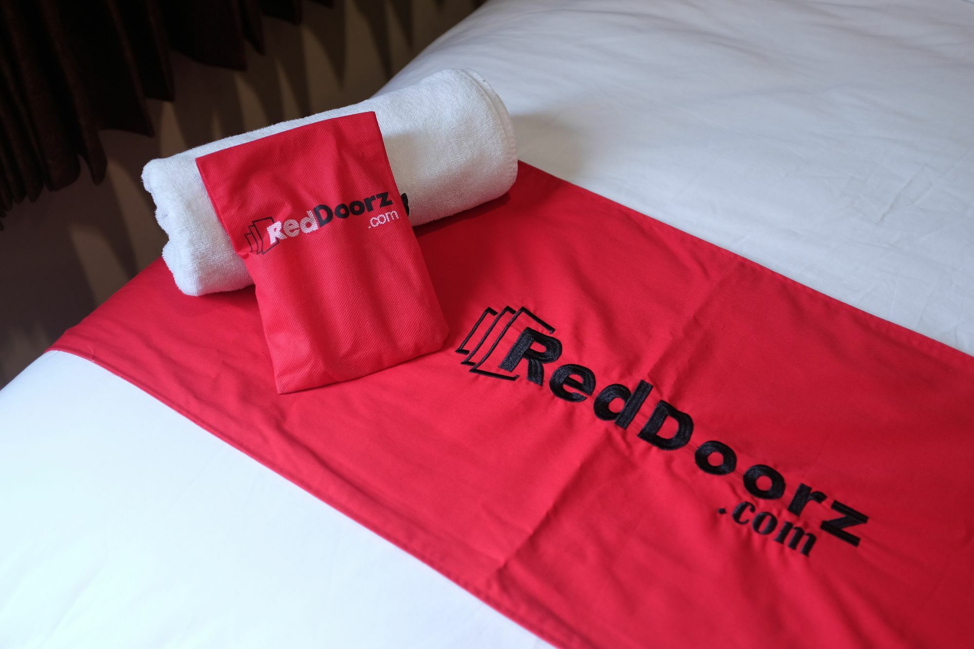 Reddoorz Plus @ Thamrin Джакарта Екстер'єр фото